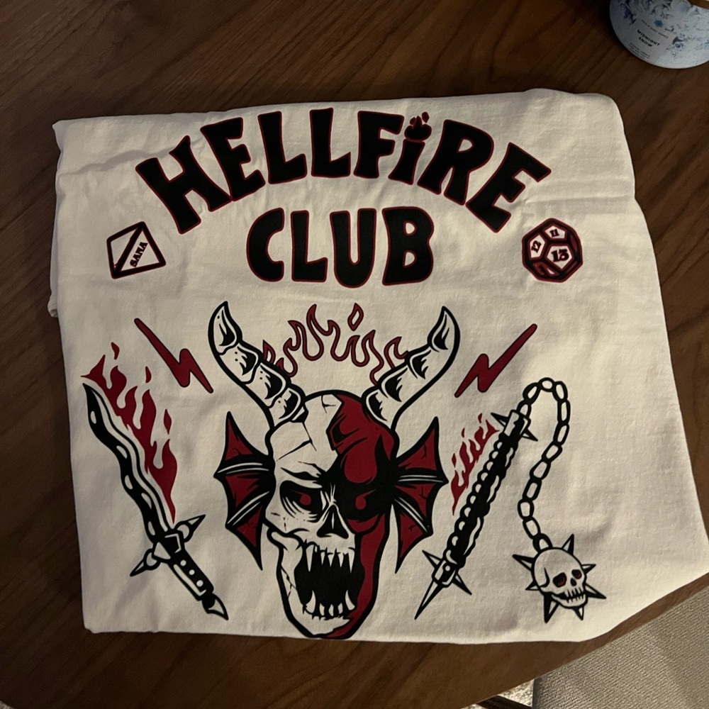 Sana Detroit Hellfire Club (Stranger Things)